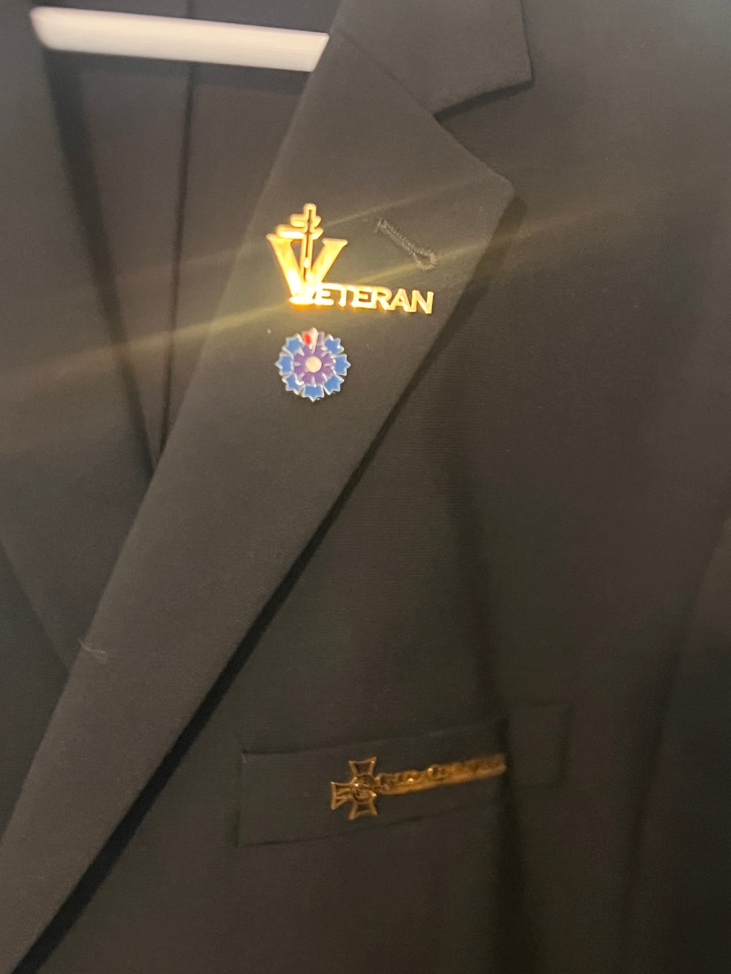 BROCHE « LE VÉTÉRAN » – FINITION OR