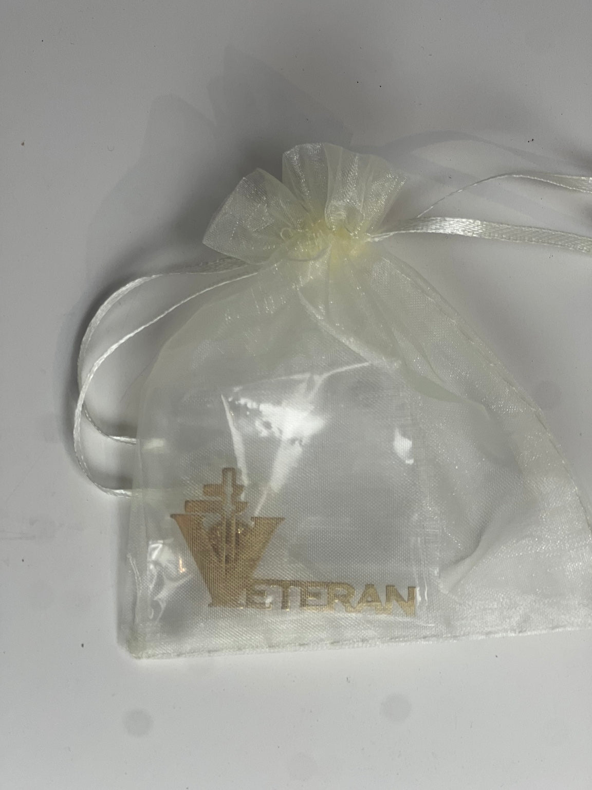 BROCHE « LE VÉTÉRAN » – FINITION OR