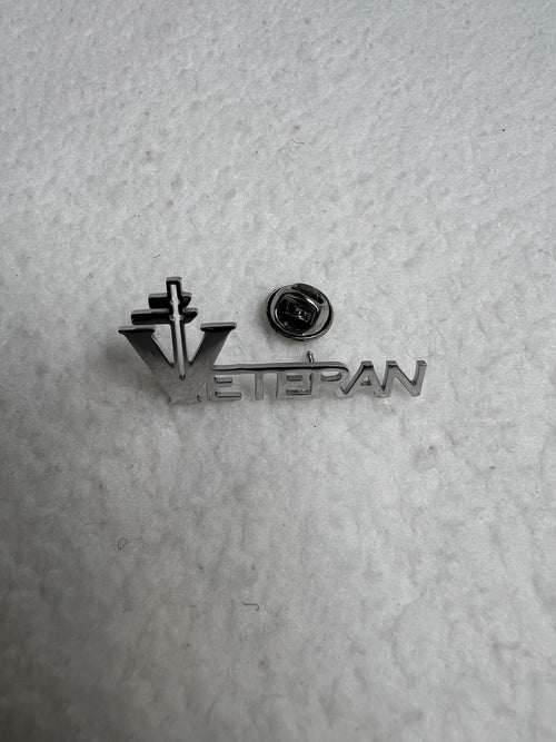 BROCHE VÉTÉRAN – ACIER INOXYDABLE ARGENTÉ
